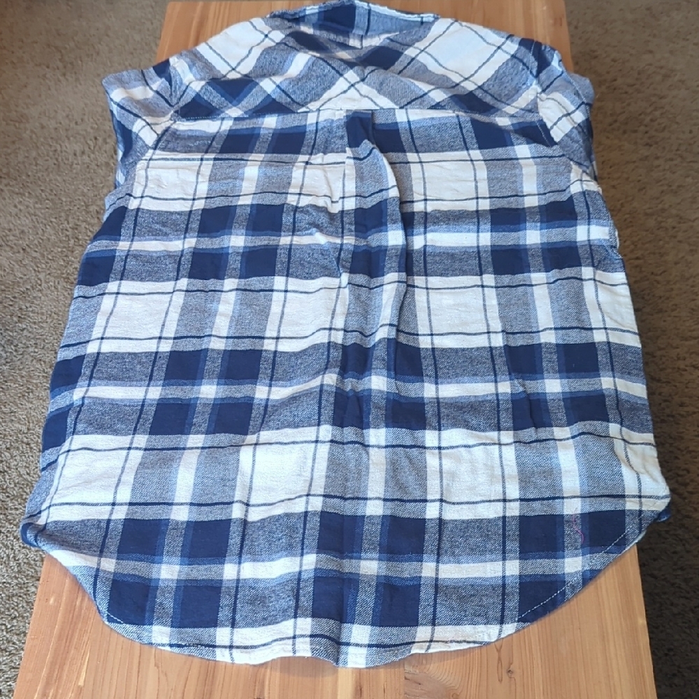 GAP Navy and Cream Checkered Button Down Shirt - Picture 5 of 6